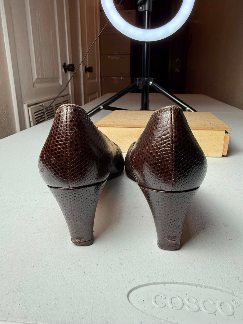 Ferragamo Ladies Leather Pump Reptile Skin Horseshoe Sz 8.5 Brown Heels - Picture 7 of 13